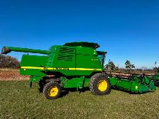 John Deere Combine - Photo 8