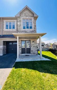 HOUSE FOR LEASE PRIME LOCATION OF BRAMPTON - 4 BEDS & 3 BATHS - Photo 2