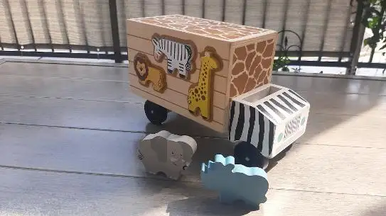 MELISSA & DOUG WOODEN ZOO TRUCK