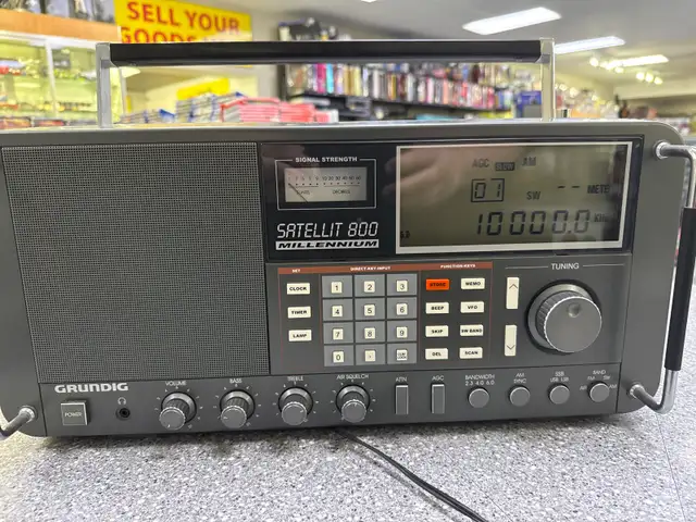 Grundig Satellite 800 Millennium Shortwave Radio