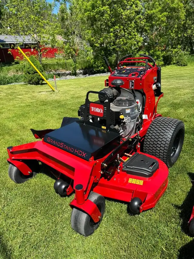 Toro 60' GrandStand® HDX (72510) Stand-On Mower