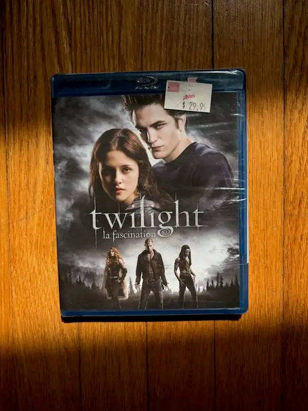 BLU-RAY DU FILM TWILIGHT LA FASCINATION FLAMBANT NEUF!