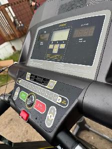 treadmill - Photo 3