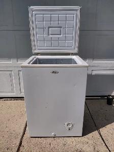 Apartment Size Freezer - Photo 2