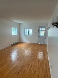 Granby - Logement 5 1/2, renové au 1ier étage d'un triplex - Photo 3