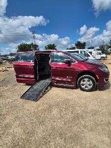 Low Km 17 Pacifica Side Entry Wheelchair Van