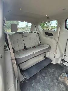 Low Km 17 Pacifica Side Entry Wheelchair Van - Photo 7