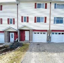 3-Bdrm, 2 Bath Home for Rent With Garage & Laundry - Elliot Lake - Photo 3