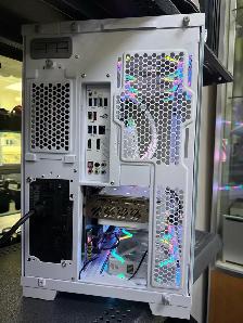Custom PC Ryzen 9 5900X RT4070 TI 32GB DDR4 2TB SSD - Photo 4