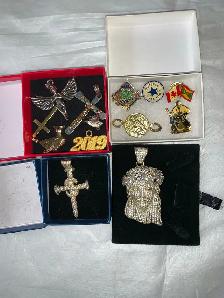Mixed Lot of Pendants and Pins - Photo 2