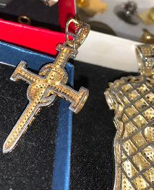 Mixed Lot of Pendants and Pins - Photo 6