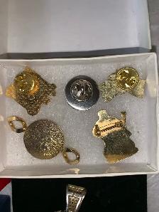 Mixed Lot of Pendants and Pins - Photo 7