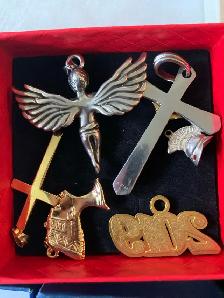 Mixed Lot of Pendants and Pins - Photo 8