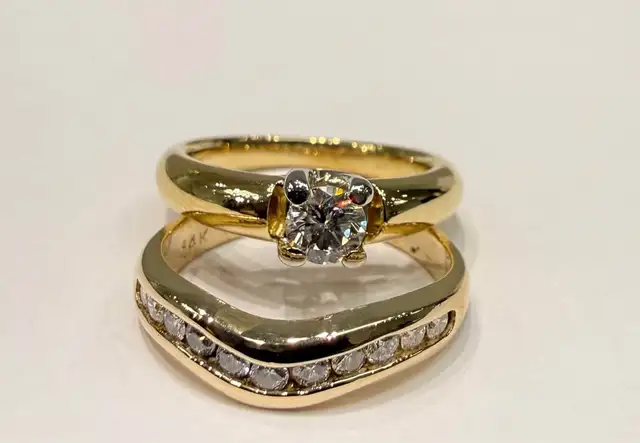 Natural Diamonds 18 Karat Engagement ring   14k Contour Band