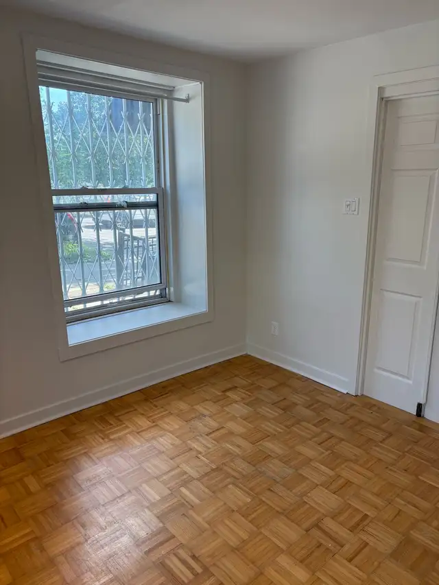 Clean 6 1/2…Montreal…De Lorimier…Private backyard