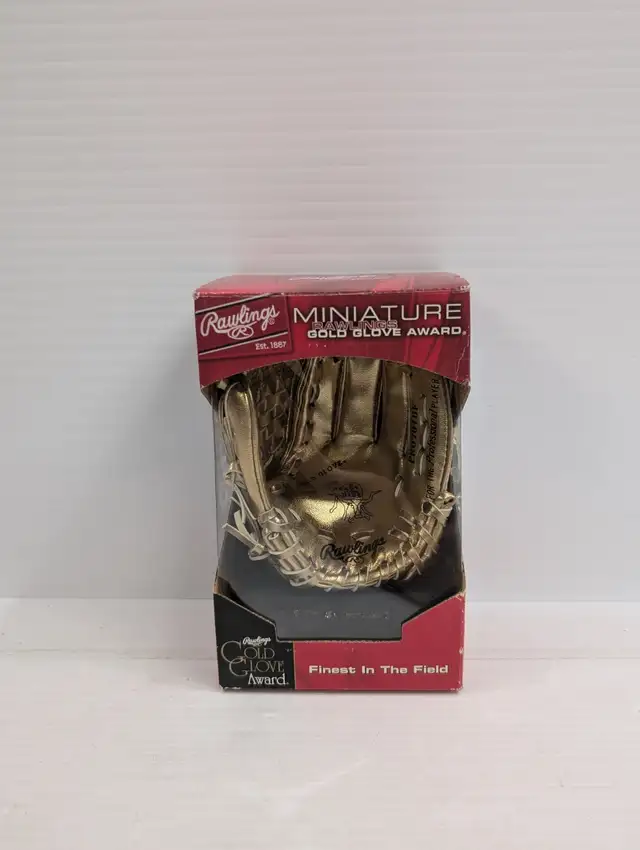 (B6330) Rawlings Gold Glove Award like new in box