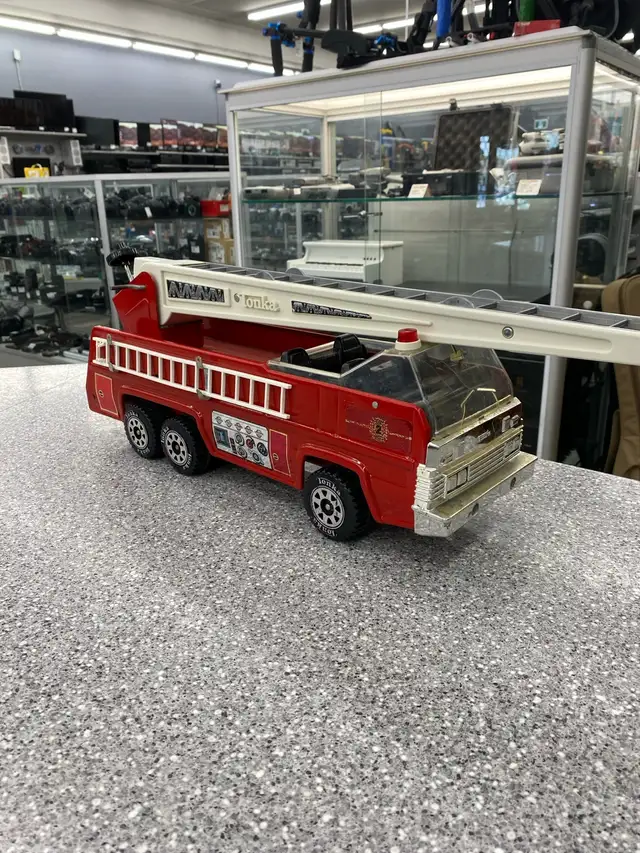 VIntage Tonka 13203 Firetruck w/Ladder