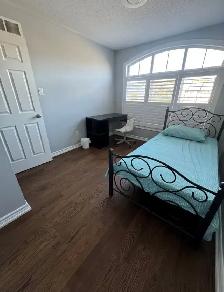 Room for rent (Barrhaven Nepean Woods transit station) - Photo 2