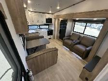 2025 Arcadia 242SLMD COUPLES UNIT, LUXURIOUS, CLEARANCE SALE - Photo 5
