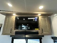 2025 Arcadia 242SLMD COUPLES UNIT, LUXURIOUS, CLEARANCE SALE - Photo 22