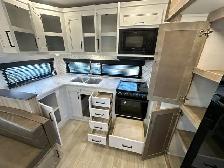 2025 Arcadia 242SLMD COUPLES UNIT, LUXURIOUS, CLEARANCE SALE - Photo 30
