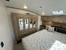 2025 Arcadia 242SLMD COUPLES UNIT, LUXURIOUS, CLEARANCE SALE - Photo 36