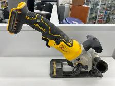Dewalt DCS571 Cordless Brushless 4 1/2" Circular Saw - Photo 2