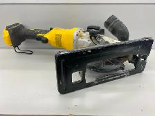 Dewalt DCS571 Cordless Brushless 4 1/2" Circular Saw - Photo 3