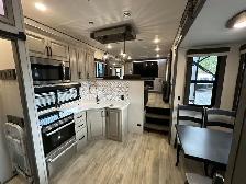 25 Avalanche 346FL FRONT LIVING SEASONAL BLOWOUT CLEARANCE SALE - Photo 5
