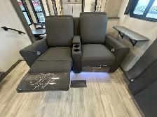 25 Avalanche 346FL FRONT LIVING SEASONAL BLOWOUT CLEARANCE SALE - Photo 23