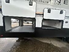25 Avalanche 346FL FRONT LIVING SEASONAL BLOWOUT CLEARANCE SALE - Photo 37