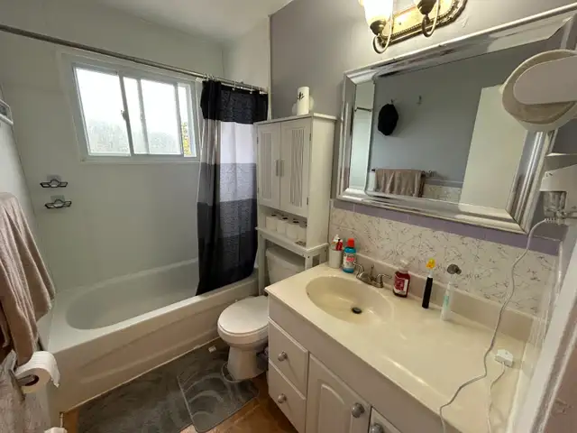 2 BEDROOM APARTMENT - LARGE, CLEAN & BRIGHT – ON Oct /Nov1 /2026
