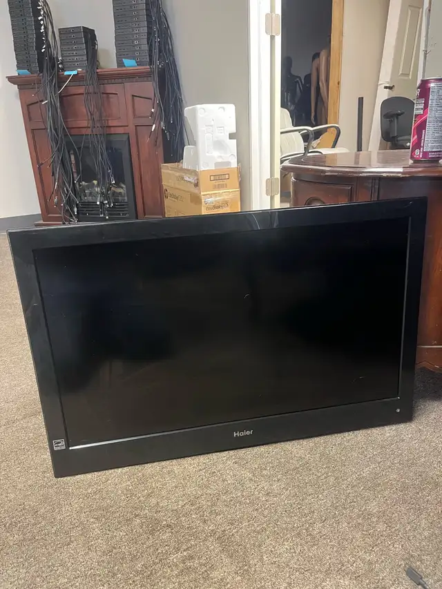Haier 32" LED LCD LE32B13200 TV
