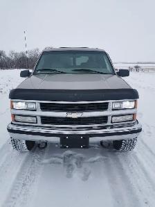 1999 Chevy Suburban - Photo 2