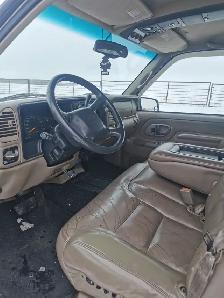 1999 Chevy Suburban - Photo 6