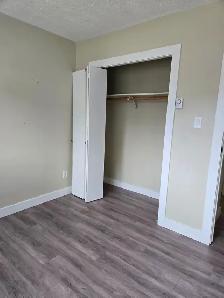 Beautiful 2 Bedroom  — Main Floor with Private Entrance - Photo 11