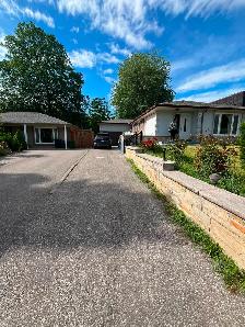 Spacious 3-Bedroom Main Floor Near York University – Student or - Photo 10