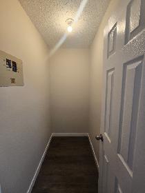 Beautiful Modern 1 Bedroom Apartment on North Side Available Now - Photo 4
