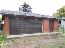Main Floor 3 Bedroom WITH GARAGE! - Photo 11