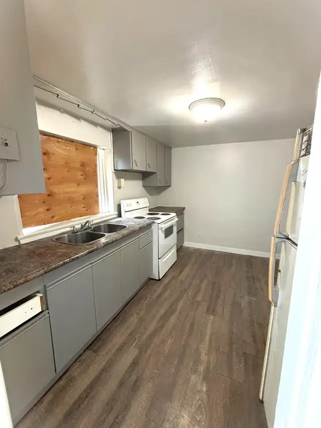 Bright & Spacious 2-Bedroom Main Floor Apartment | Northgate