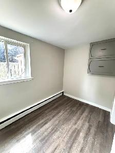 Bright & Spacious 2-Bedroom Main Floor Apartment | Northgate - Photo 4