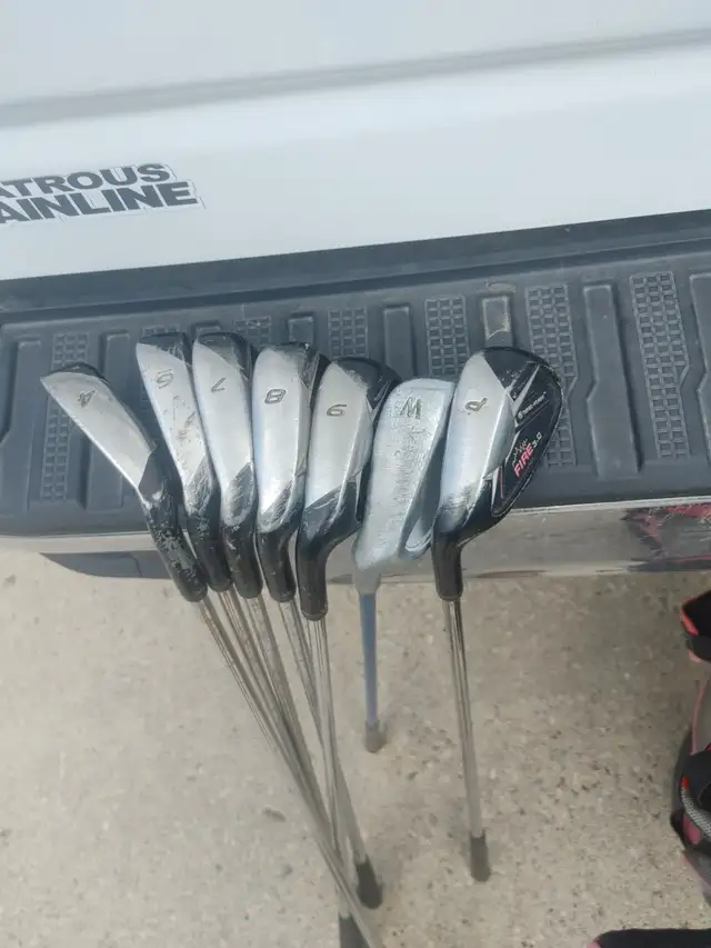 Junior Left Handed Golf Irons and Bag