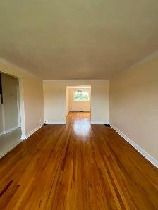 Beautiful 3-Bedroom Home for Rent in McKellar Park - Photo 3