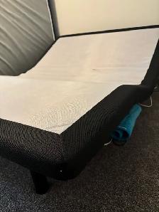 Queen bed and powerframe - Photo 2