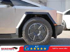 2025 Tesla Cybertruck - Photo 6