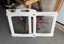 Baby Gate (27' - 44') Adjustable - Photo 4