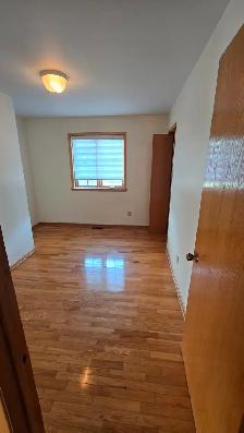 ALEXANDRIA upper level apartment - Photo 9