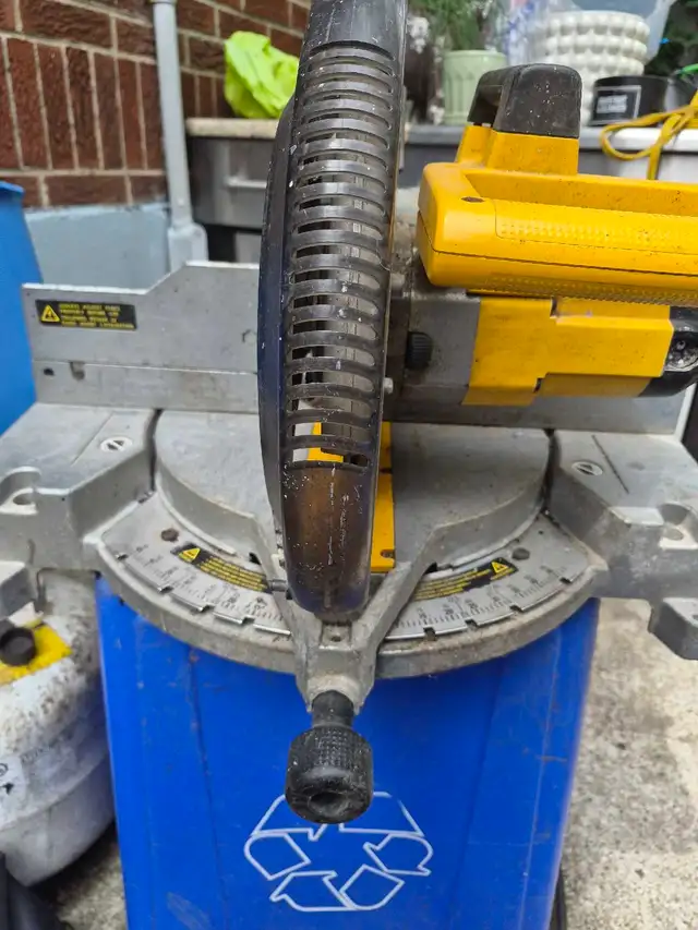 dewalt saw