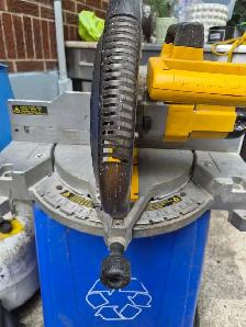 dewalt saw