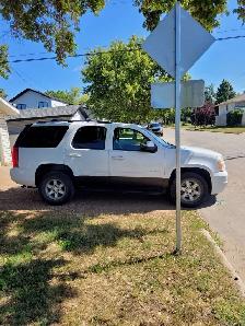 2011 GMC Yukon 4x4 - Photo 3